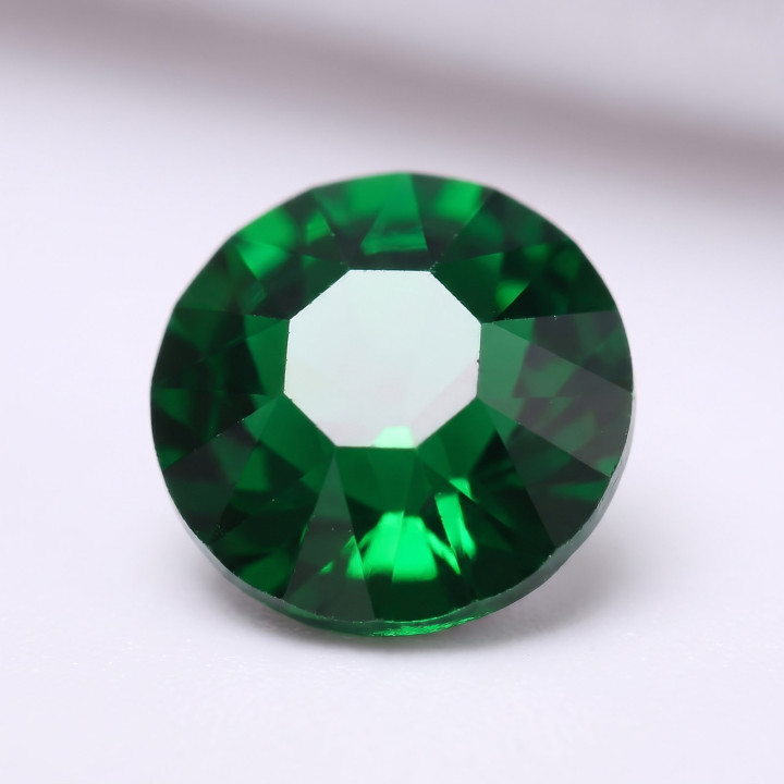 Emerald 2058 – zielone cyrkonie szklane, 144 i 1440 szt.